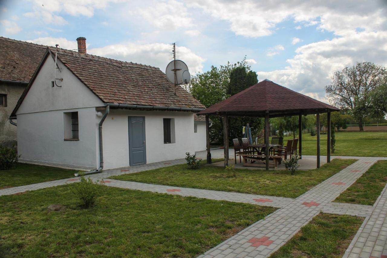 Das Blaue Haus Guesthouse - Kovacshida المظهر الخارجي الصورة